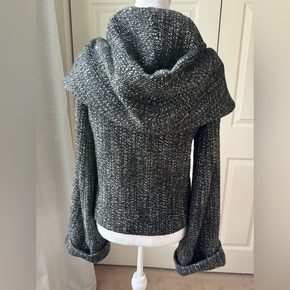 Chulo Pony coat black white outside and red satin material inside! Size-SMALL P - Picture 6 of 14